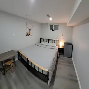 Basement - Master Bedrooms In Bayview Village Maison d'hôtes