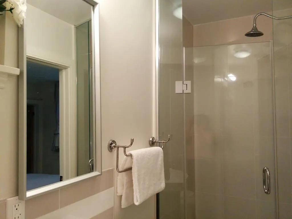 Guest house The Parkway Place Guesthouse Toronto