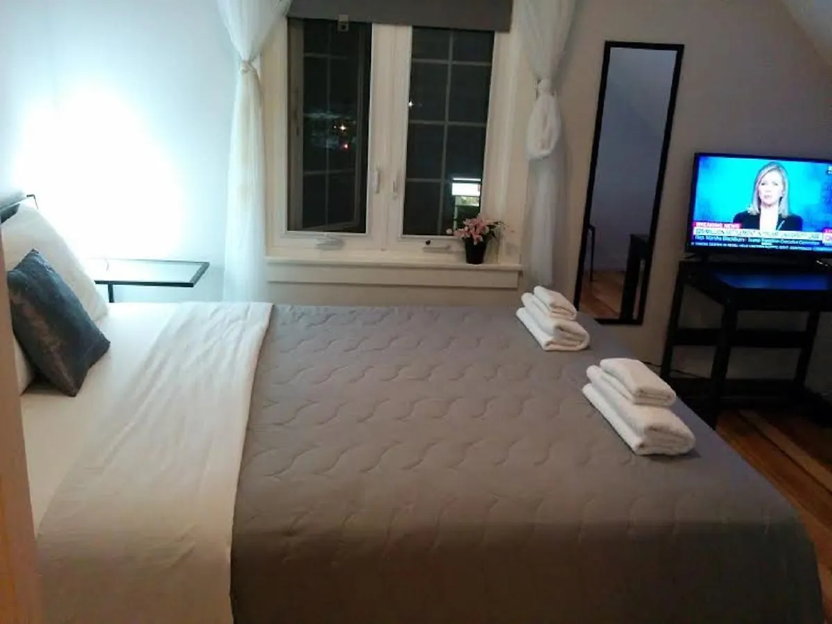The Parkway Place Guesthouse Toronto 2*,  Canada