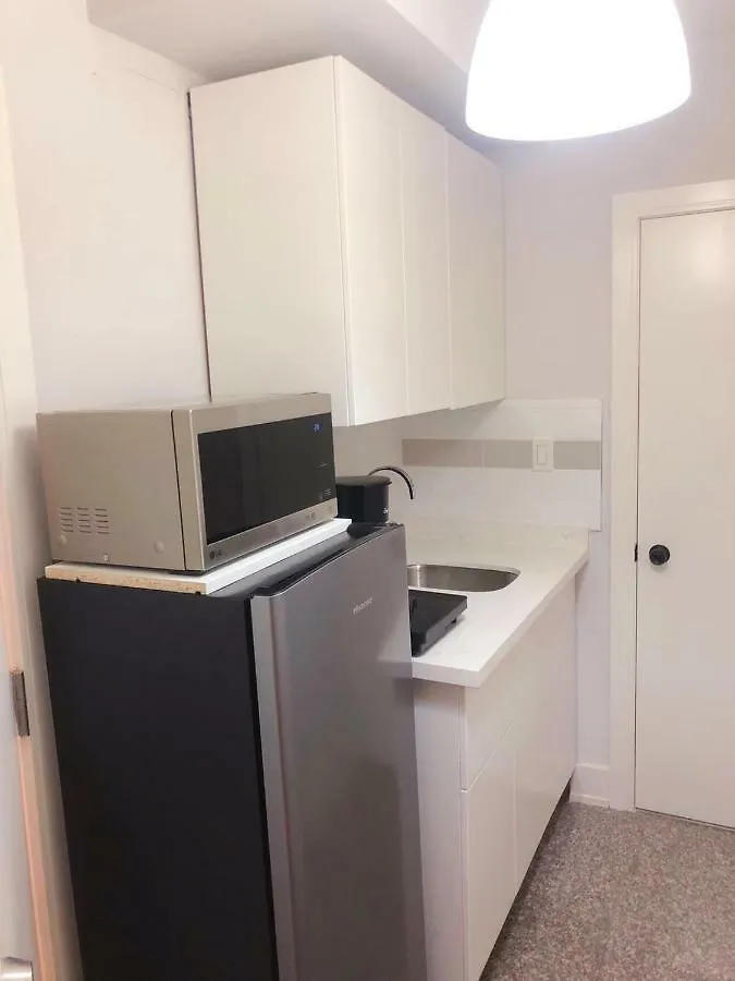 The Parkway Place Guesthouse Toronto 2*,  Canada